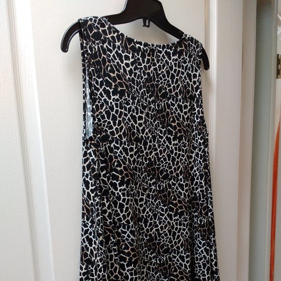 Q NEEL Shark-Bite Top - NEW - Picture 6 of 14